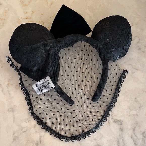 BLACK VELVET AND LACE DISNEY PARKS MICKEY EARS 🖤🖤🖤 - Picture 4 of 7